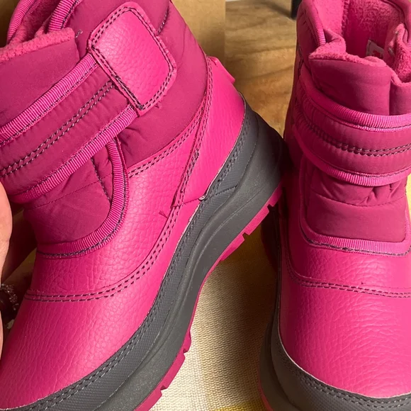 Taney Weather raspberry kids ugg boots brand new - Picture 6 of 7